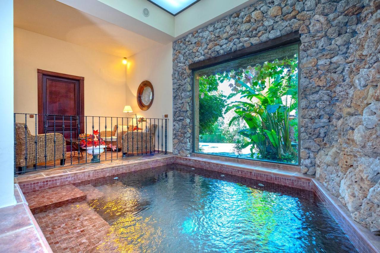 Casa Flores Con Piscina Interior Climatizada Alcaucin Ngoại thất bức ảnh
