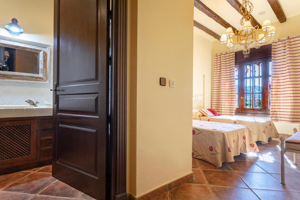 Casa Flores Con Piscina Interior Climatizada Alcaucin Ngoại thất bức ảnh
